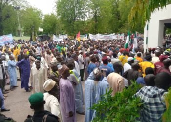 Killing: Zulum Says God Behind Successes, Gets Donation for Guber Form