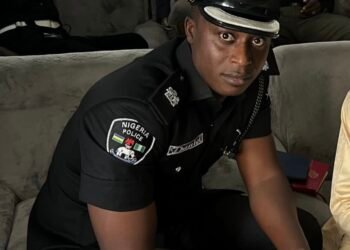 Buhari Rewards Police Officer for Returning $200,000 Bribe