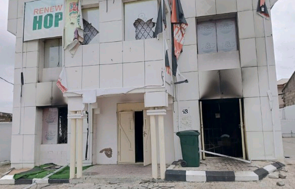 Kogi 2023: Hoodlums Set Ablaze SDP Governorship Candidate’s Campaign Office | METROWATCH