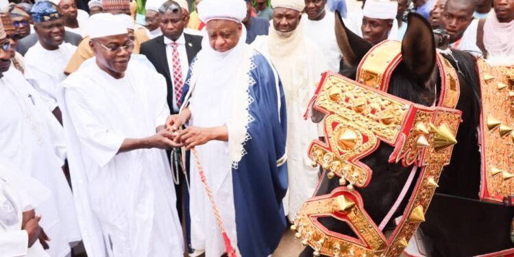Sokoto on its Feet as Lt-Gen Yahaya Returns Home — turbaned ‘Zaruman Sokoto’ | METROWATCH
