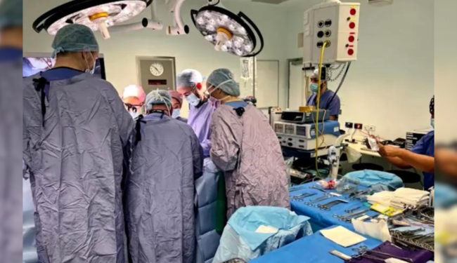 UK Surgeons Conduct First Successful Womb Transplant as Woman Receives Uterus from Sister | METROWATCH