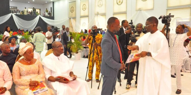EDO 2024 DRAMA | Obaseki’s Security Aide Blocks Shaibu in Church  |  METROWATCH