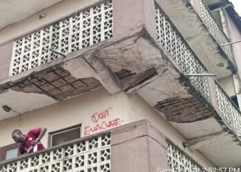 PHOTOS | Lagos Govt Begins Partial Demolition of Distressed Structures | METROWATCH