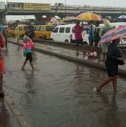 Morning Downpour Leaves Lagos-Badagry Expressway Flooded — residents groan | METROWATCH