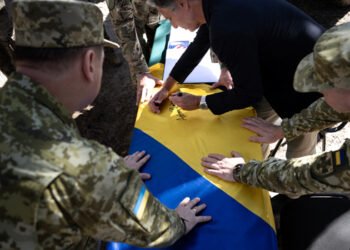 US to Give Ukraine $1bn in Aid as Russian Strike Kills at Least 17 | METROWATCH