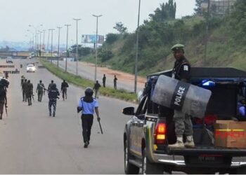 PEPT: Security Operatives Block Roads, Frisk Lawyers, Others | METROWATCH