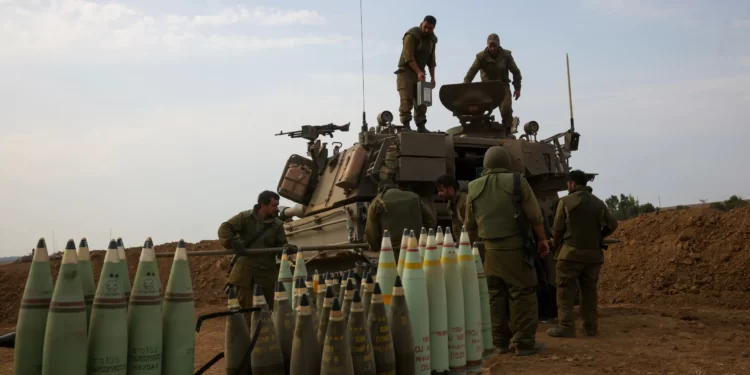 Israeli Forces Continue Gaza Strip Bombardment, Mass Troops on Border | METROWATCH