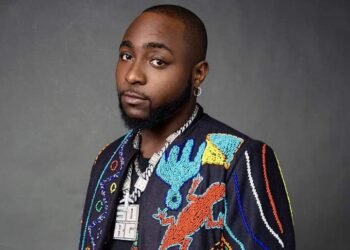 Stop Sharing Old Photos, Davido Cautions Fans Amid Reports of Welcoming Twins | METROWATCH