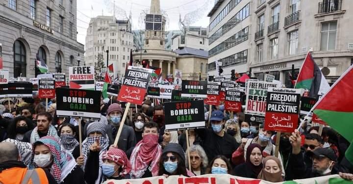Hundreds Gather for Pro-Palestine March in London | METROWATCH