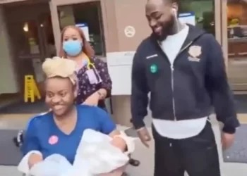 BREAKING | VIDEO: Excitement as Davido, Chioma Unveil Newborn Twins | METROWATCH