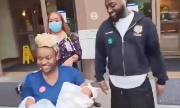BREAKING | VIDEO: Excitement as Davido, Chioma Unveil Newborn Twins | METROWATCH