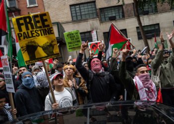 Pro-Palestinian Protesters Shut down Manhattan Bridge | METROWATCH