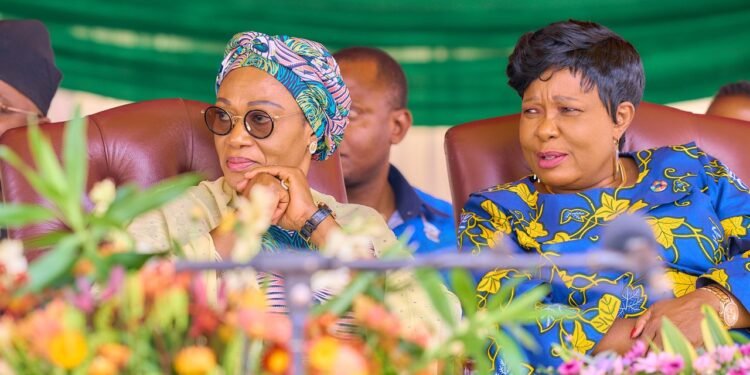 Oluremi Tinubu, Nigerian First Lady, Joins in Commemorating World AIDS Day | METROWATCH