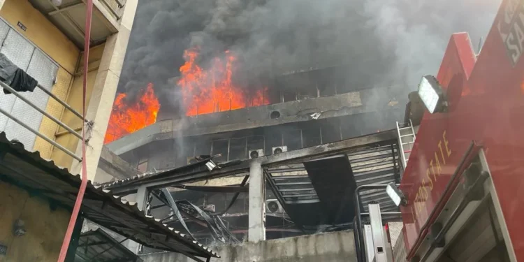 Mandilas House Inferno: Lagos Govt Says Firefighters on Ground | METROWATCH