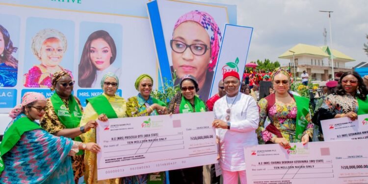 Tinubu’s Wife Supports Women Farmers, PLWD | METROWATCH