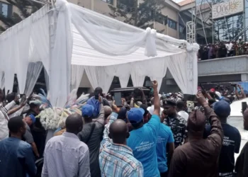 Akure Stands Still as Akeredolu’s Body Arrives Governor’s Office | METROWATCH