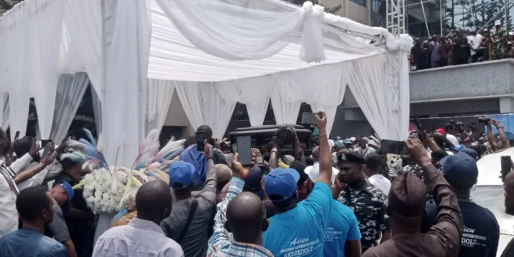 Akure Stands Still as Akeredolu’s Body Arrives Governor’s Office | METROWATCH