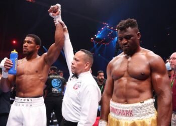 Anthony Joshua Destroys Ngannou with 2nd Round Knockout | METROWATCH