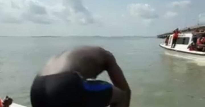 PHOTOS | Man Swims 3rd Mainland Bridge Lagoon to Raise Mental Health Awareness Campaign | METROWATCH