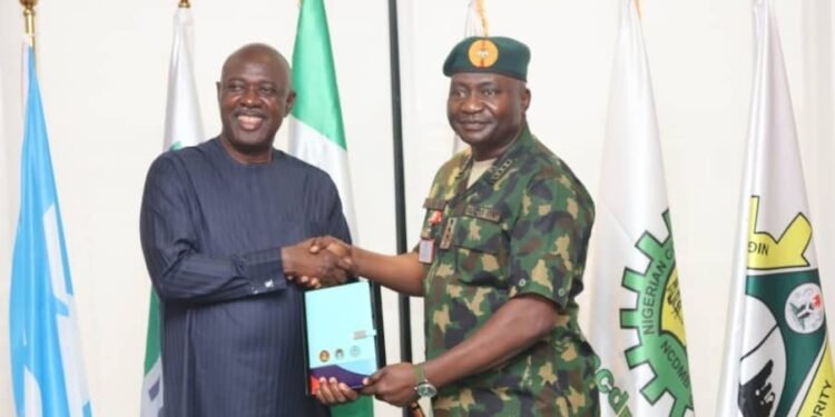 Gen Chris Musa, Nigerian Defence Chief, Seeks Closer Ties with Petroleum, Justice Ministries | METROWATCH