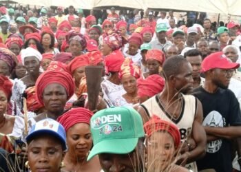 JUST IN | Videos: Thousands of Esan-west PDP Members Decamp to APC Dancing, Rejoicing | METROWATCH
