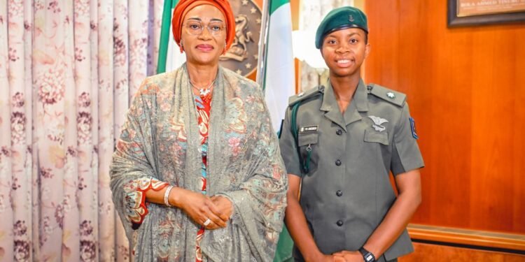 Tinubu’s Wife Celebrates 2nd/Lt Owowoh, First Nigerian Female to Attend UK’s Prestigious Royal Military Academy | METROWATCH