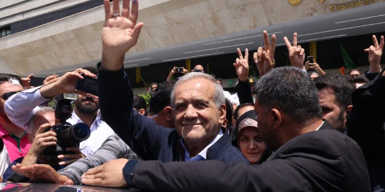 Early Results in Iran Presidential Election Show Close Race Between Reformist, Hardliner | METROWATCH