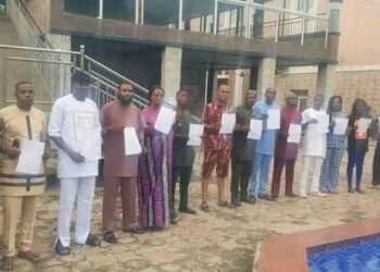 EDO 2024 | Akoko-Edo Quakes as Obaseki’s 14 Political Appointees, 33 Others Dump PDP, Join APC | METROWATCH