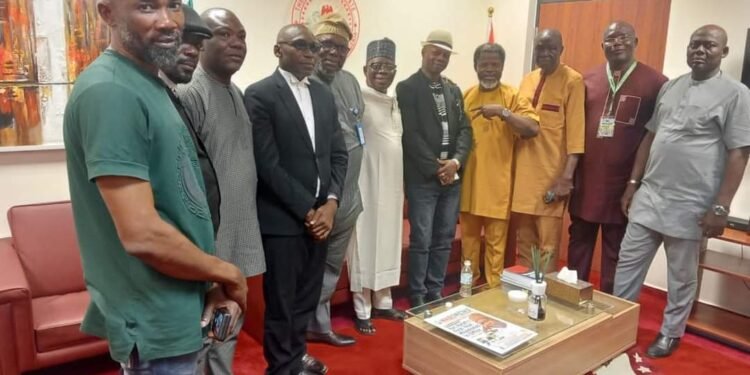 EDO 2024 | Fred Attah, a National Leader of PDP, Others from Akoko-Edo, Defect to APC | METROWATCH