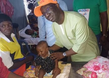 PHOTOS | Okpebholo Visits Victims of Jattu Market Incident, Pays Their Medical Bills, Drops N10m to Clear the Debris | METROWATCH