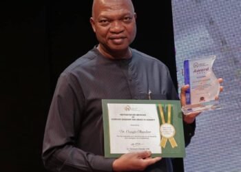 Osagie Okunbor, Shell Nigeria MD, Honoured for Exemplary Leadership | METROWATCH