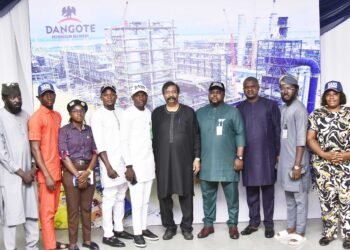 Nigerian Students Pass Confidence Vote on Dangote Refinery | METROWATCH