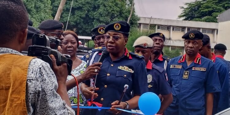 NSCDC Commandant Lucy Fakoya Commissions Cars, Presents Cheques to Beneficiaries in Kaduna | METROWATCH