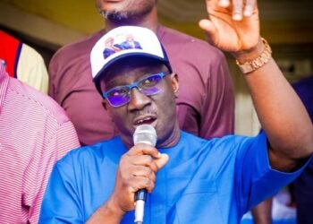 EDO 2024 | Okpebholo Donates N25m on-the-spot to Church Building Project in Benin, Ighodalo Promises N20m | METROWATCH