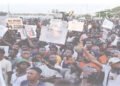 Minna: Police Fire Gunshots to Prevent Protesters from Blocking Popular Road | METROWATCH