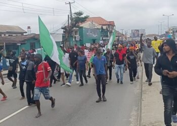 #EndBadGovernance: Tinubu Must Address Nigerians — protesters insist, block major roads in Jos | METROWATCH
