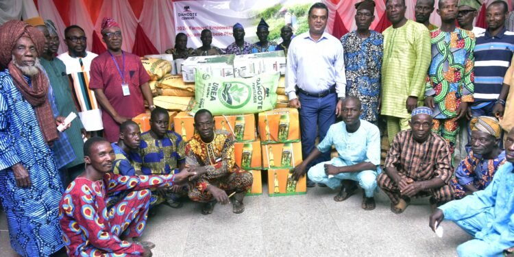 Food Security: Dangote Cement Donates Agricultural Inputs to Farmers in Ibese | METROWATCH