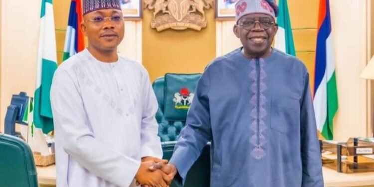 Nigeria at 64: Youths Share T-Shirts, Caps to Kogi Residents