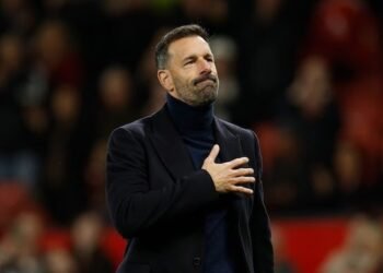 EPL: Van Nistelrooy Departs Man Utd after Amorim’s Arrival