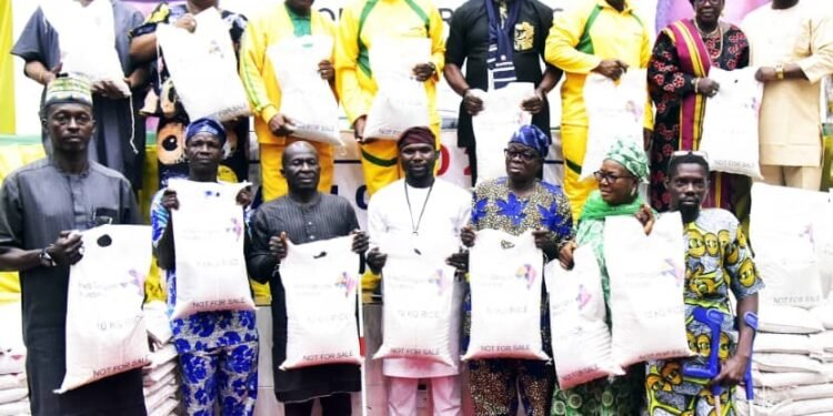 Aliko Dangote Foundation Distributes 40,000 Bags of Rice to People Living with Disabilities, vulnerable in Ogun Others