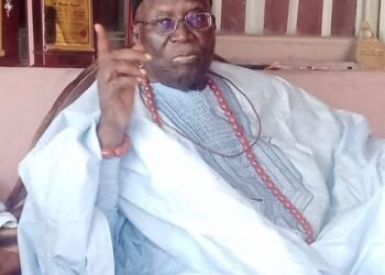 Oborevwori Felicitates with Mike Adiotomre at 88