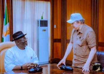 Delta State Governor, Rt. Hon. Sheriff Oborevwori (left), listens to Brazilian international business consultant, Roberto Fonseca, during a post-Delta State Economic and Investment Summit courtesy visit at Government House, Asaba, on Wednesday. Photo: Bripin Enarusai.