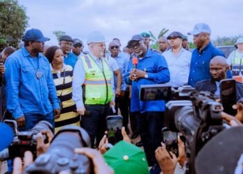 ...506: Delta State Governor, Rt. Hon. Sheriff Oborevwori (2nd right), addressing journalists shortly after inspecting ongoing rehabilitation works on the collapsed section of the East-West Road at Agbarho on Saturday. With him are the Technical Assistant to the Governor, Engr. Bob Nagbodia (left); Executive Director, NEXIM Bank, Stella Okotete (2nd left); Regional Manager, Julius Berger Nigeria Plc, Fredrick Wieser (3rd left); and the Chairman, Ughelli North Local Government Council, Olorogun Jaro Egbo (left). PHOTO: SAMUEL JIBUNOR