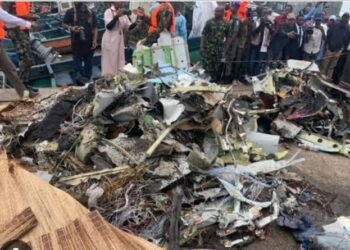 Crash: Nigerian Air Force Team, Navy, NSIB Divers Recover Aircraft Components